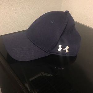 Navy blue Under Armour fitted hat size